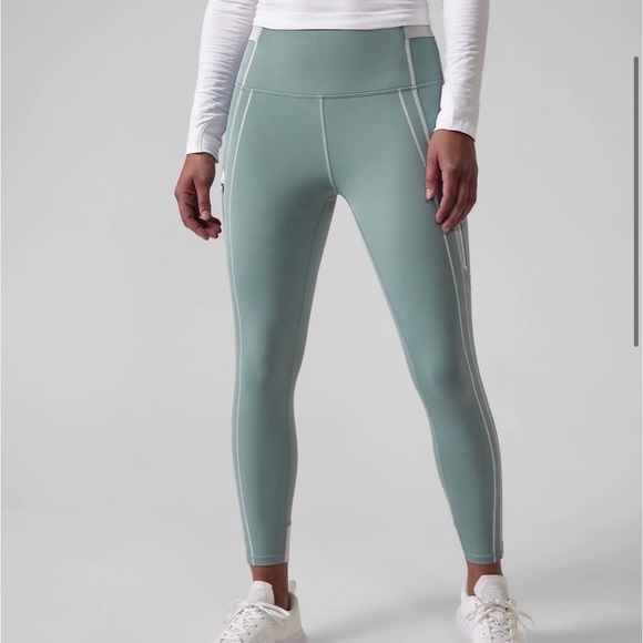 Athleta Pants - Athleta Rainer evolve 7/8 tight